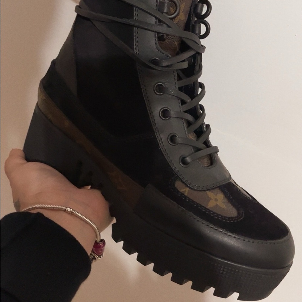Louis Vuitton Black and Brown Sole Boots - Picture 4 of 4